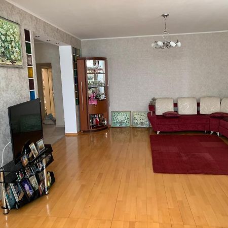 Bright Room Near International Exhibition Centre Kiev Extérieur photo