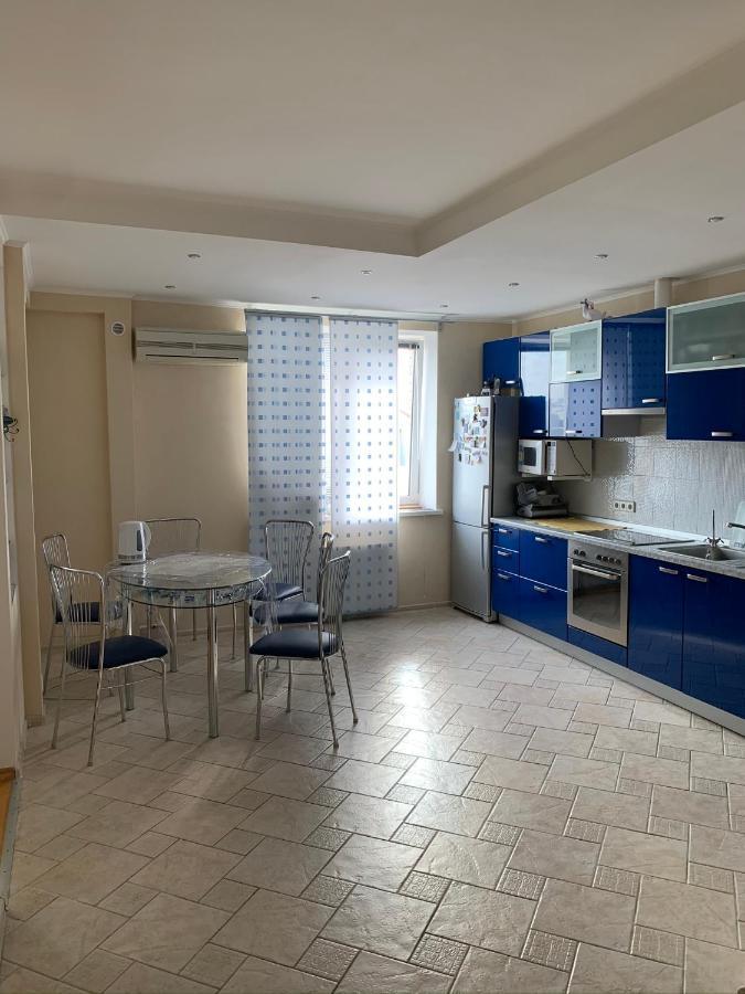Bright Room Near International Exhibition Centre Kiev Extérieur photo