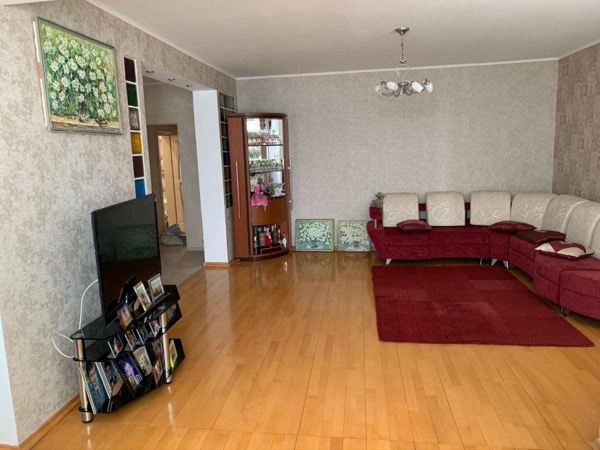 Bright Room Near International Exhibition Centre Kiev Extérieur photo